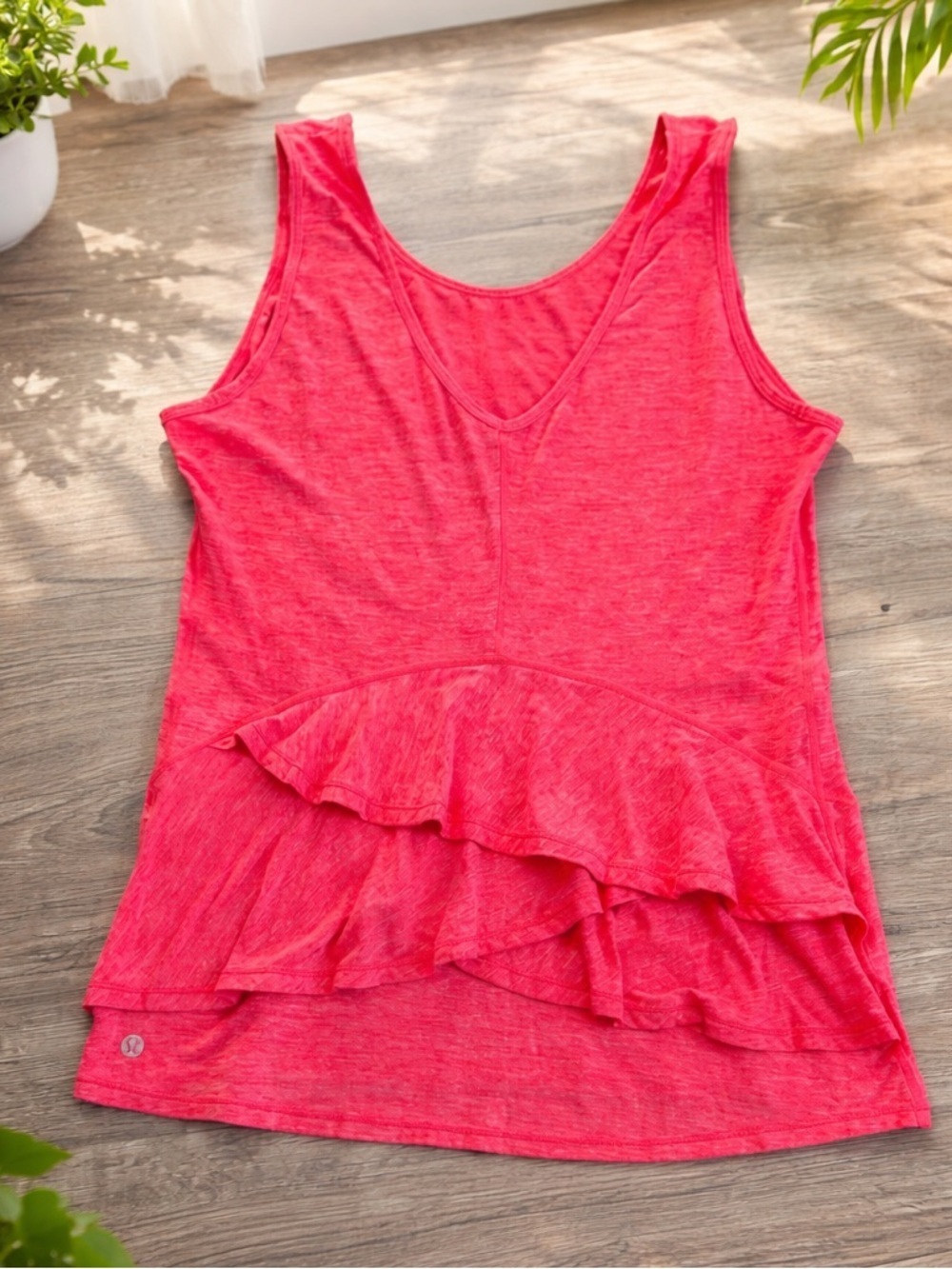 Lululemon Coral Pink Ruffle Hem Tank Top Women’s 8 Flowy Yoga Athletic Flouncy